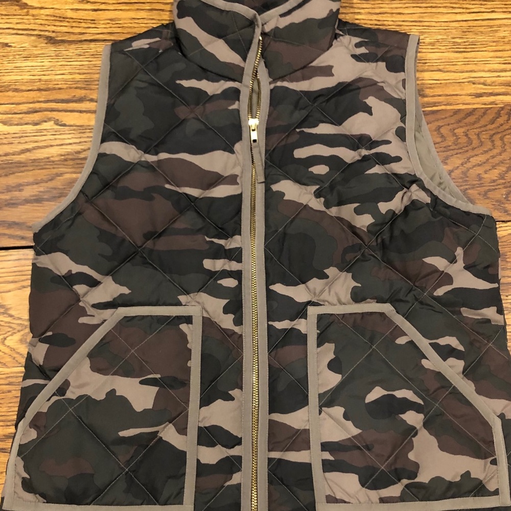 NWOT J.Crew quilted full zip camo vest
